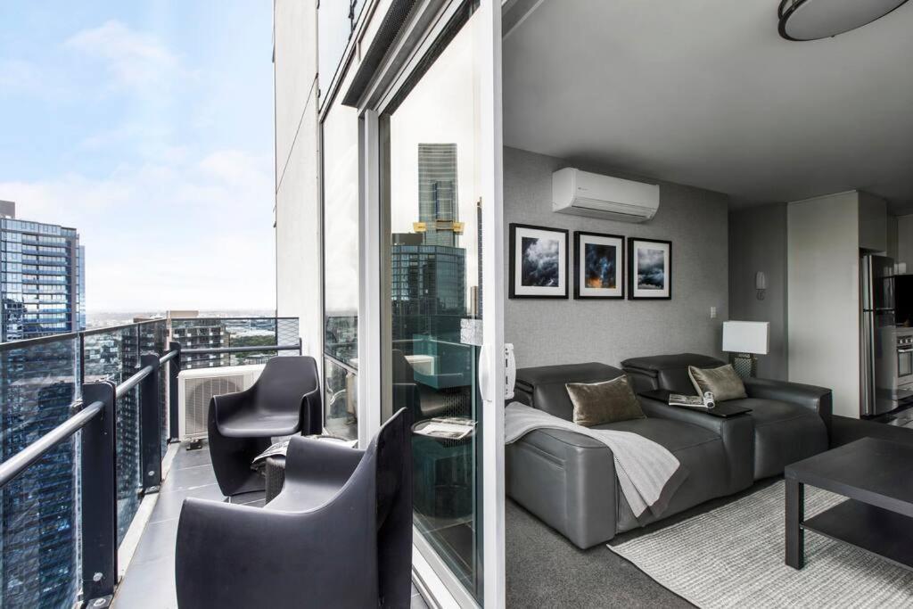 Apartment The Skysill - A Sleek Inner Sanctuary With Pool