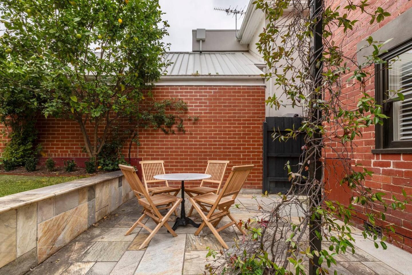 The Chatsworth Collection - A Contemporary Triplex Holiday home Melbourne