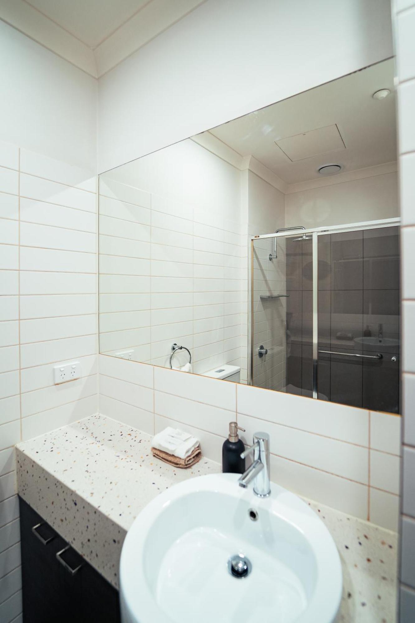 Grosvenor 3121 Richmond Apartment *