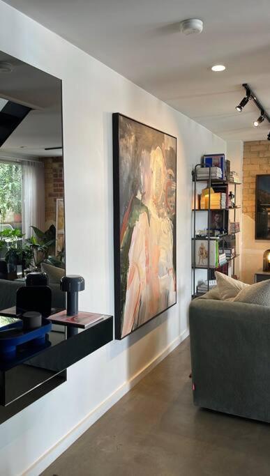 Designer Warehouse Conversion In Fitzroy - Parking * Melbourne