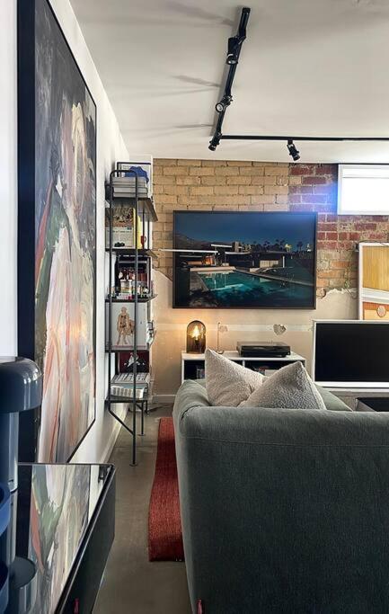 Apartment Designer Warehouse Conversion In Fitzroy - Parking *
