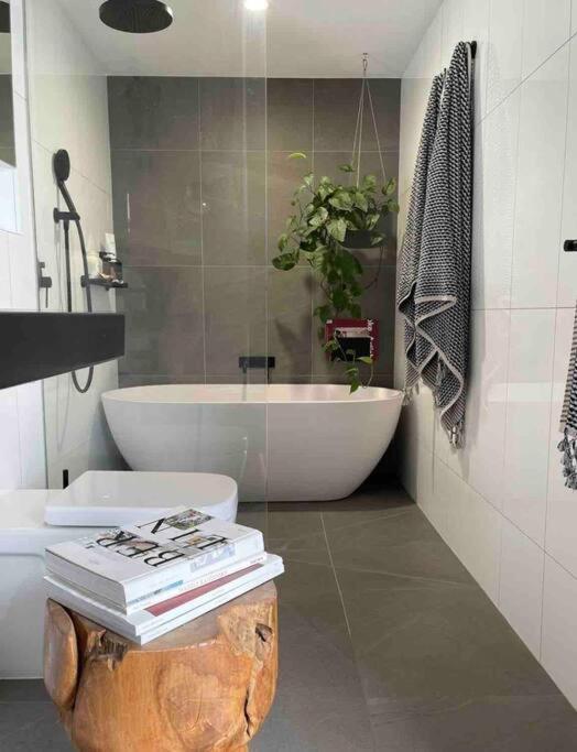 Designer Warehouse Conversion In Fitzroy - Parking