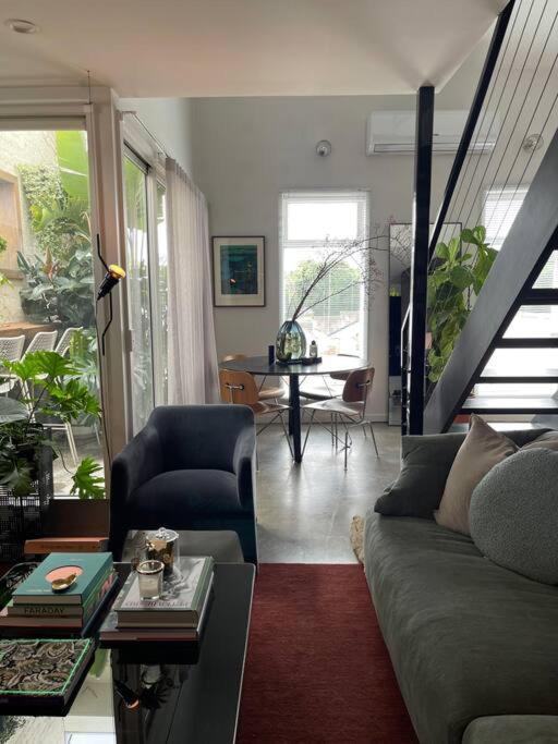 Apartment Designer Warehouse Conversion In Fitzroy - Parking Melbourne