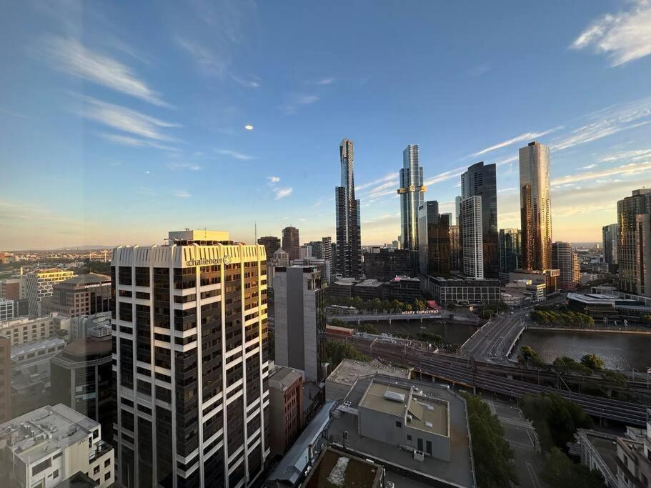 Premium Corporate + Yarra Views Apartment Melbourne