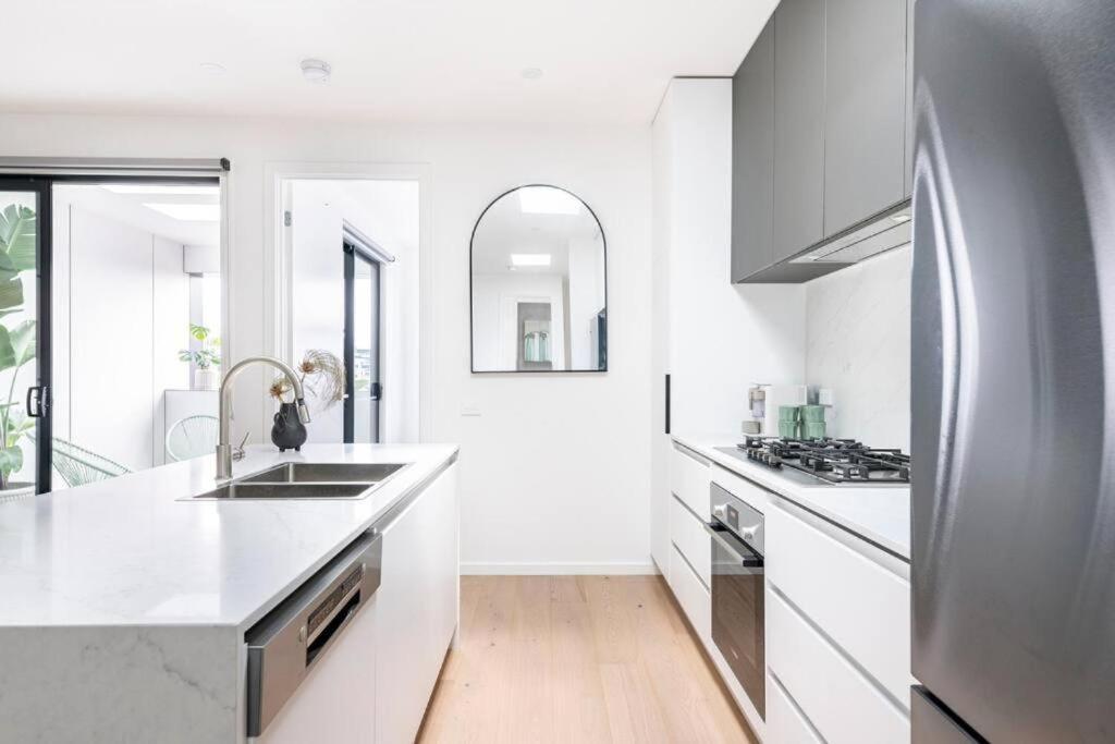 3 Bedroomtownhouse-free Parking * Melbourne