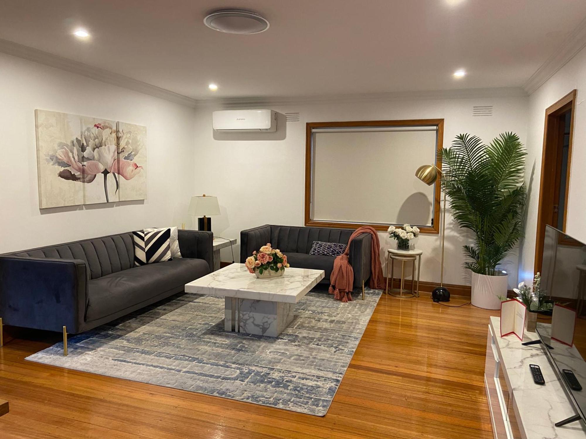 Style/comfort/spacious 4 Bedroom House Study