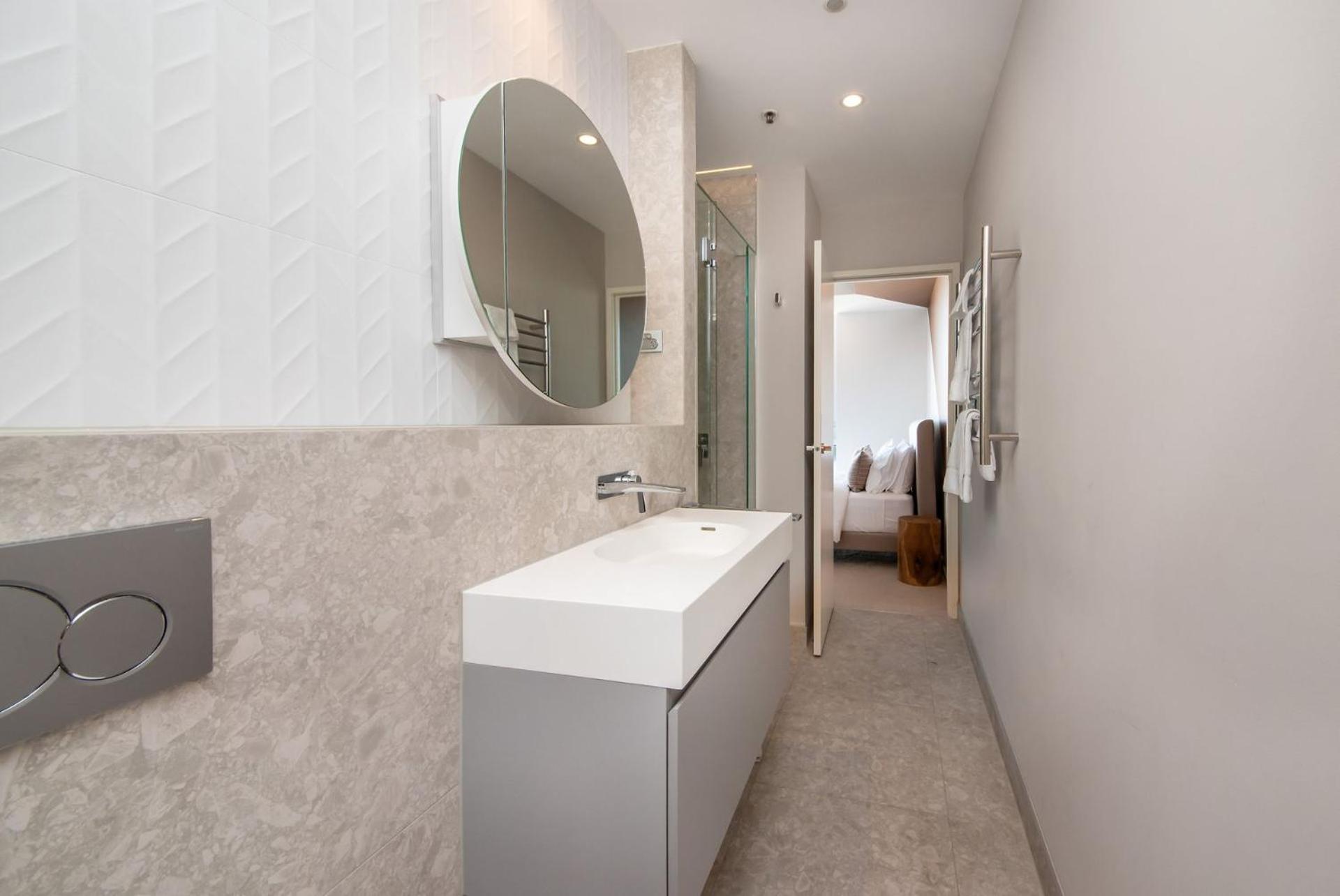 Cloud Nine Apartment *