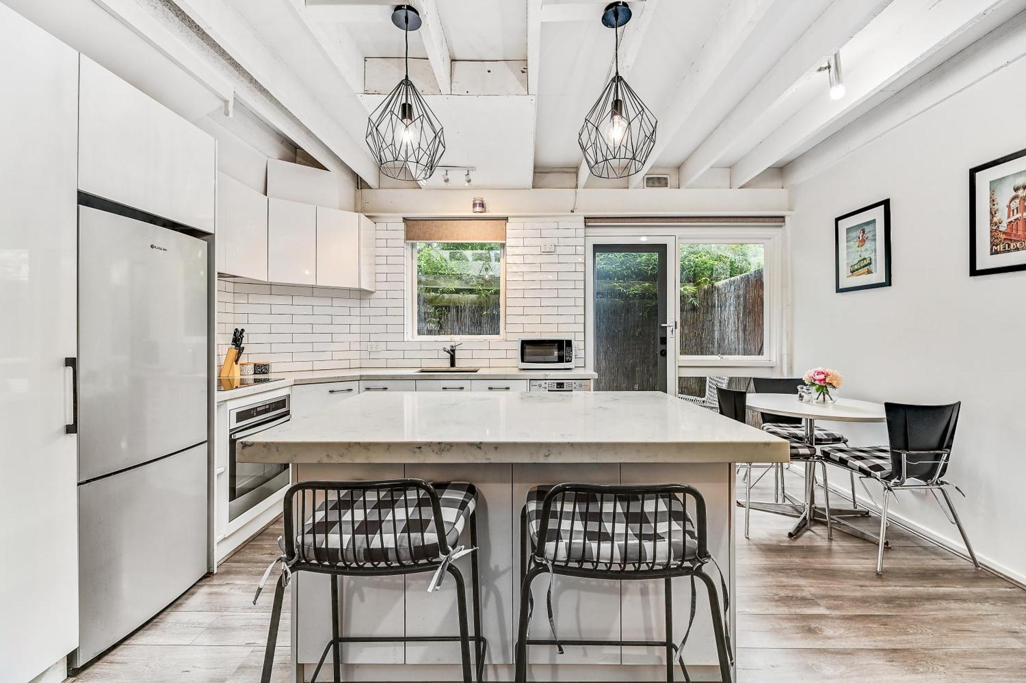 Walk To The Tennis And Mcg! Townhouse In Richmond *