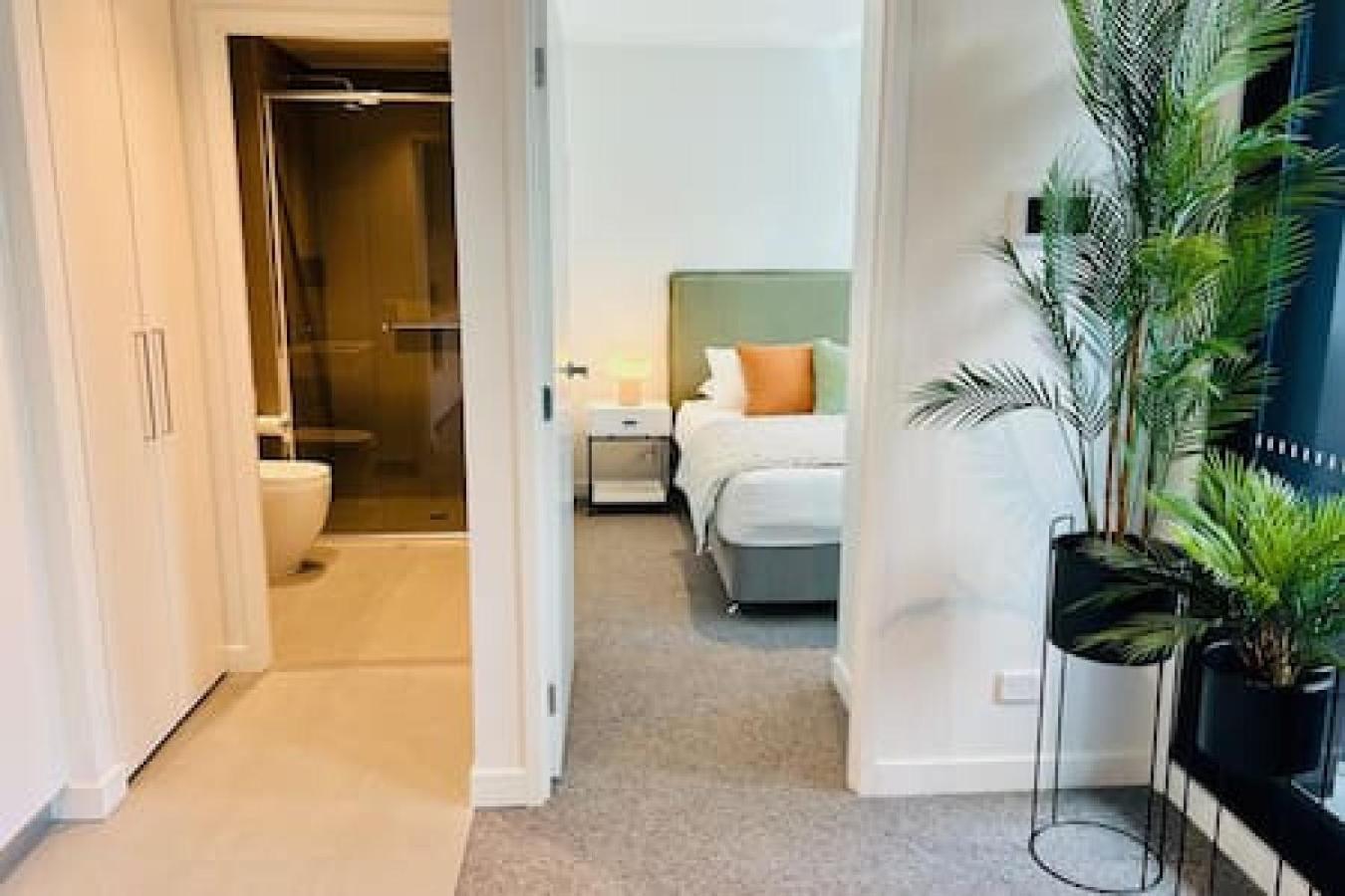 Sleek And Chic Stature Southbank Apartment *