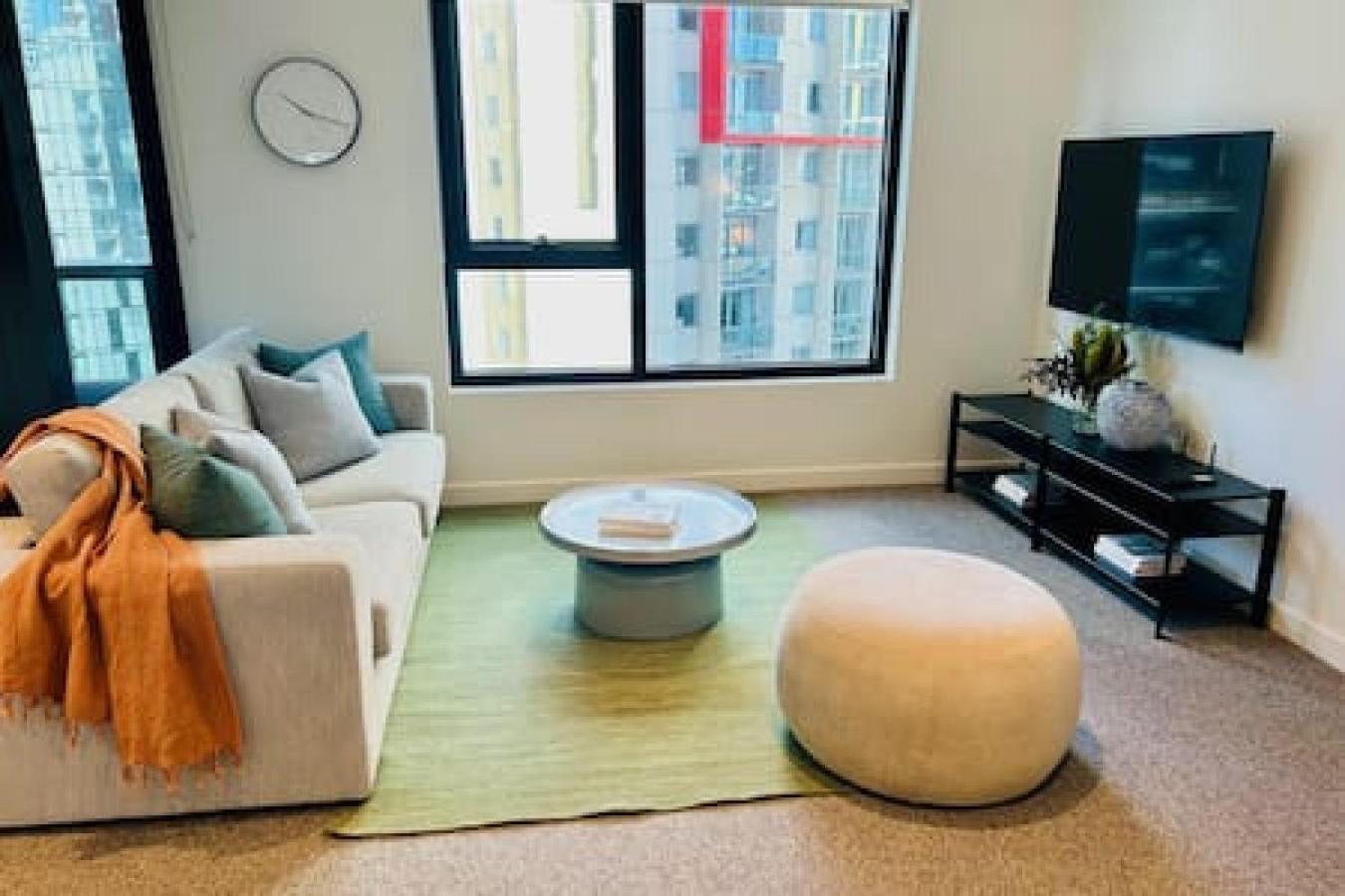 Apartment Sleek And Chic Stature Southbank