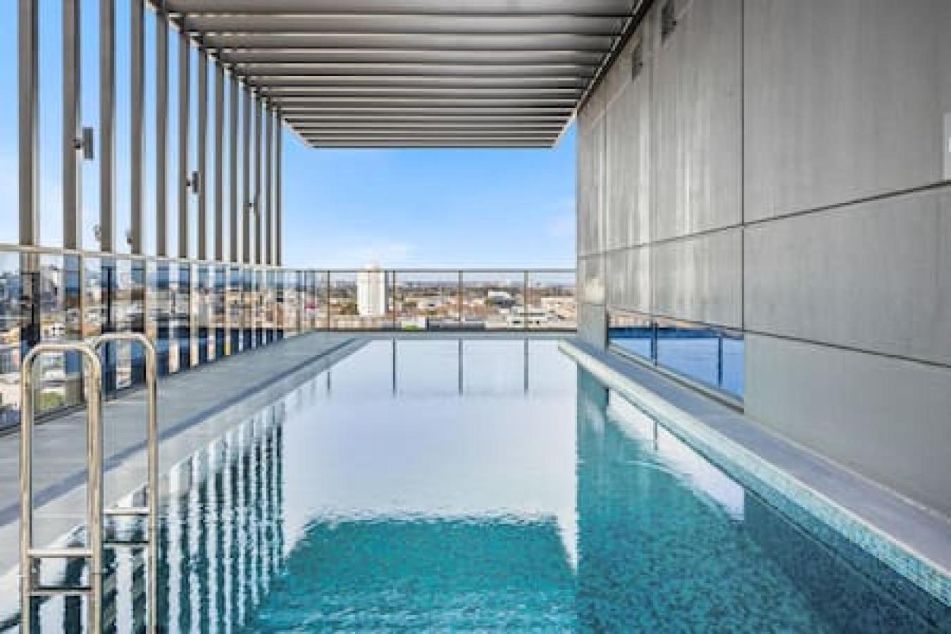 Sleek And Chic Stature Southbank Apartment Melbourne