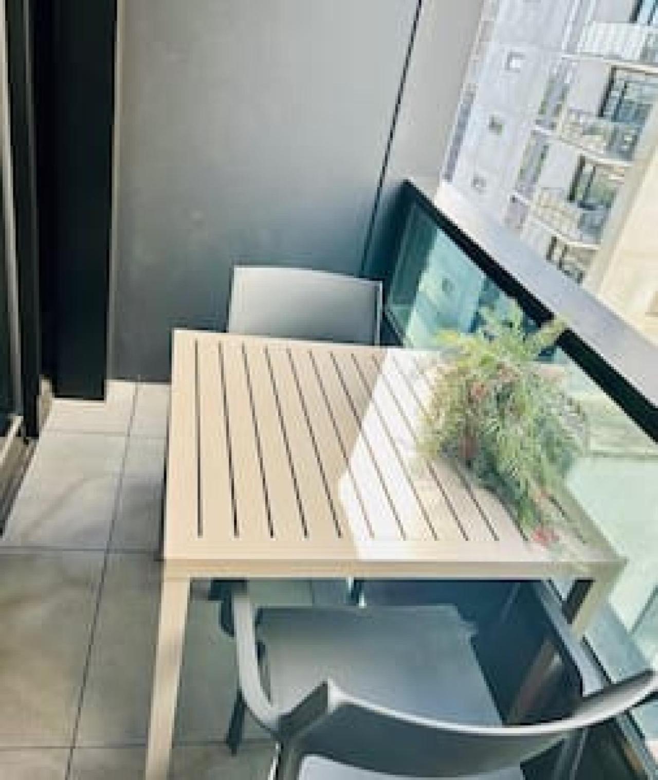 Apartment Sleek And Chic Stature Southbank