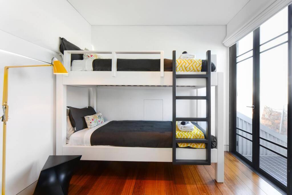 Two Five Zero Richmond Four Bedroom Cityviews Lockup Garage *