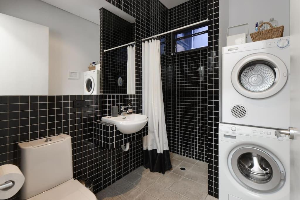 Two Five Zero Richmond Four Bedroom Cityviews Lockup Garage Holiday home *