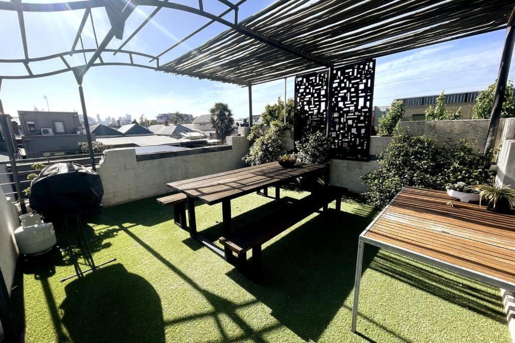 Two Five Zero Richmond Four Bedroom Cityviews Lockup Garage Holiday home
