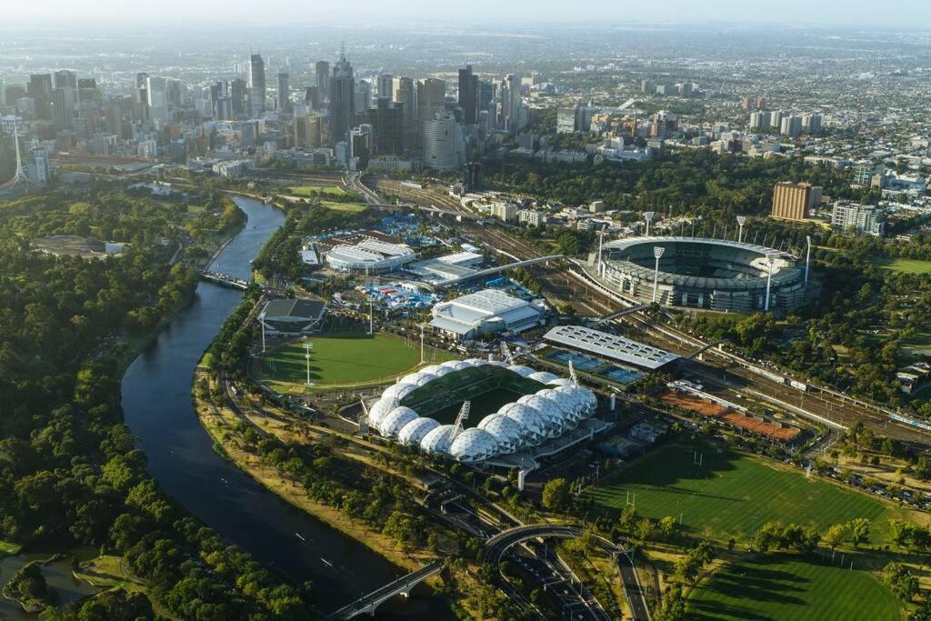 Holiday home Two Five Zero Richmond Four Bedroom Cityviews Lockup Garage Melbourne