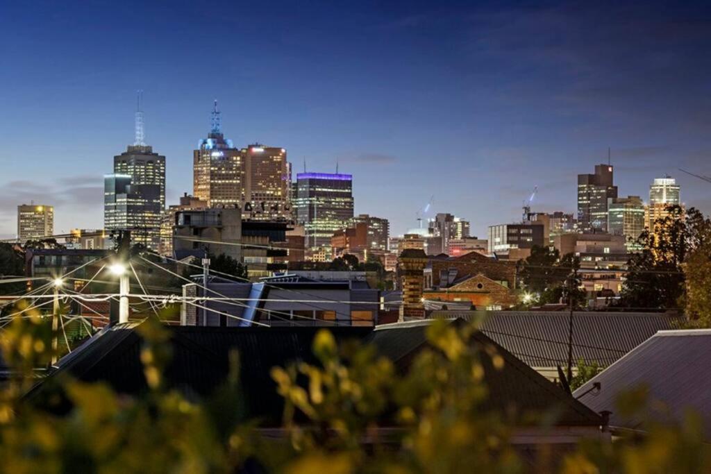 Two Five Zero Richmond Four Bedroom Cityviews Lockup Garage Holiday home Melbourne