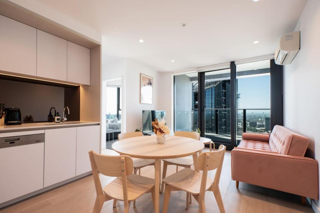 811d High Rise Abnb-style 2br With View Free Parking * Melbourne
