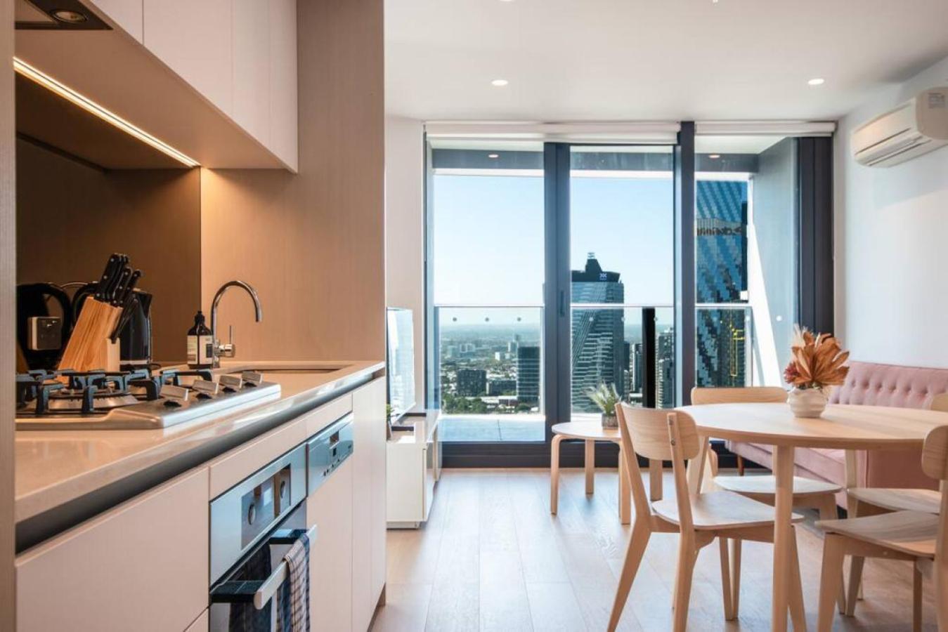 811d High Rise Abnb-style 2br With View Free Parking *