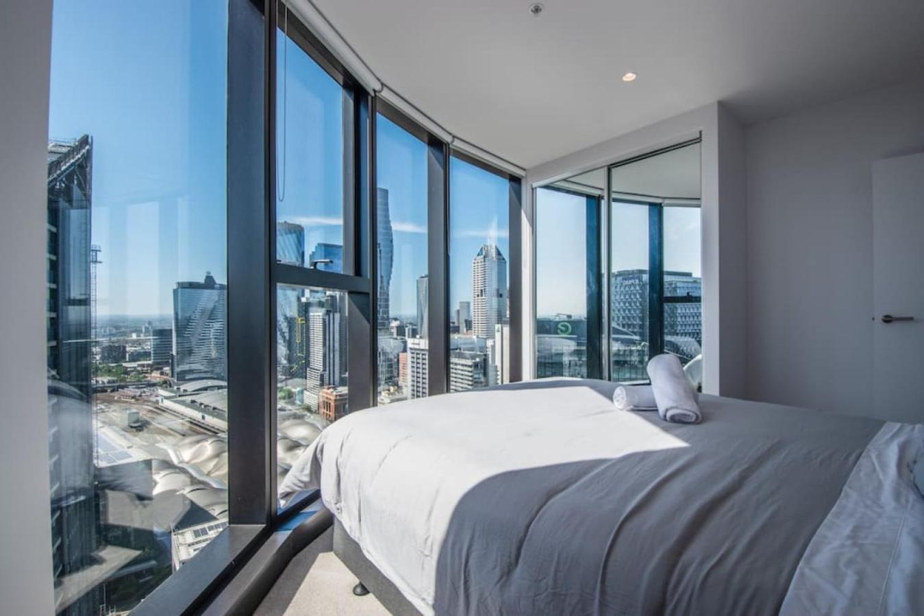 811d High Rise Abnb-style 2br With View Free Parking Holiday home *
