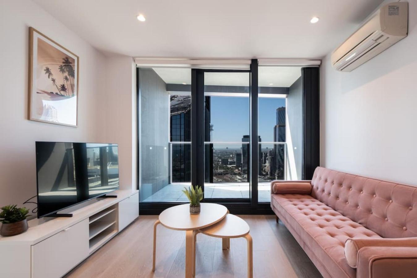 811d High Rise Abnb-style 2br With View Free Parking Holiday home Melbourne