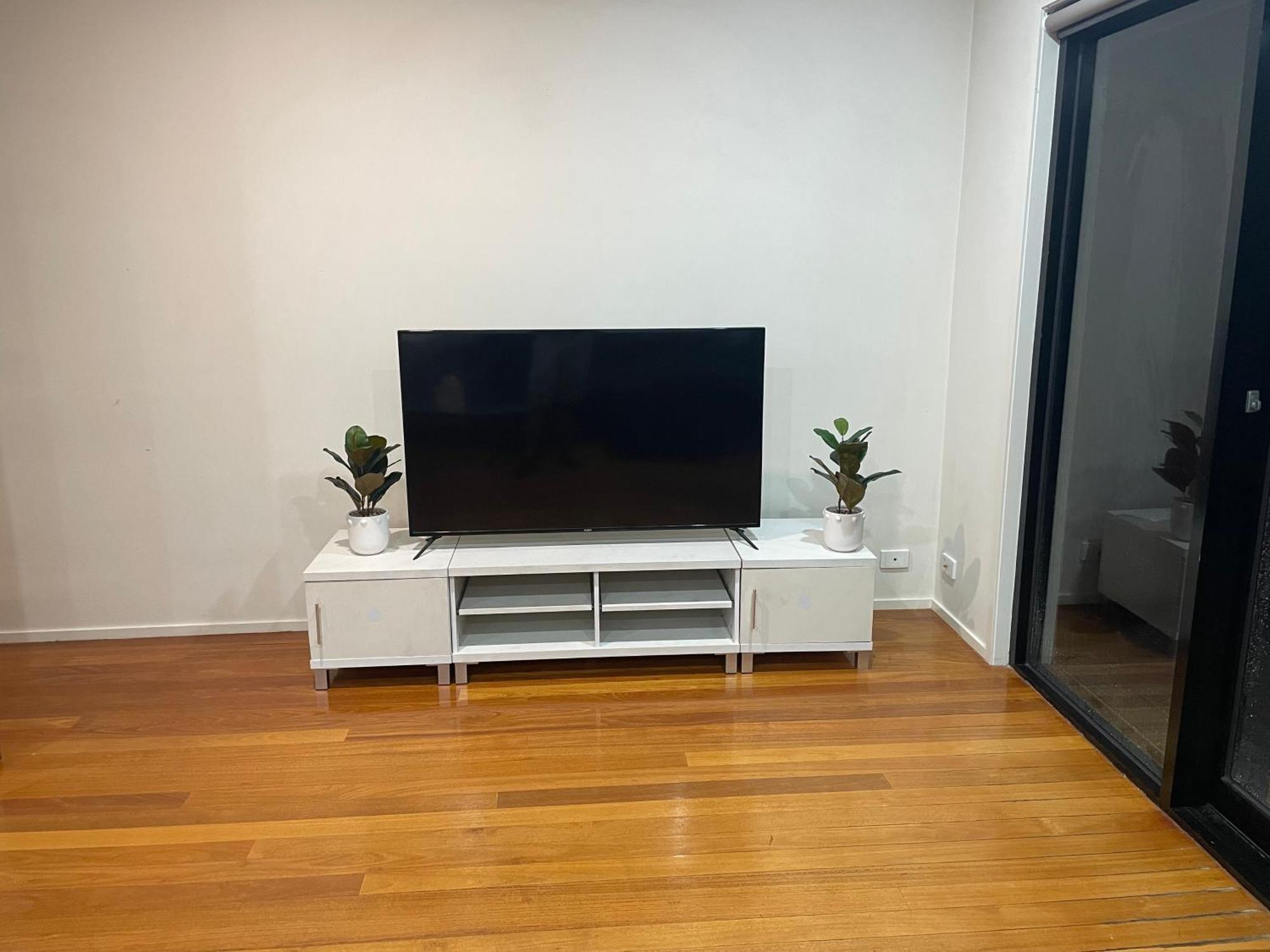 Convenience & Luxury Apartment *