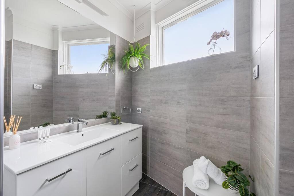 Charnwood 2br: Homely Haven * Melbourne