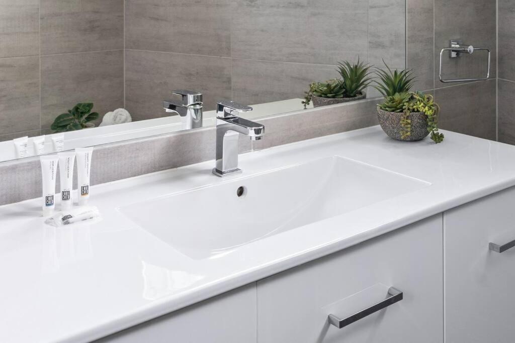 Charnwood 2br: Homely Haven Melbourne