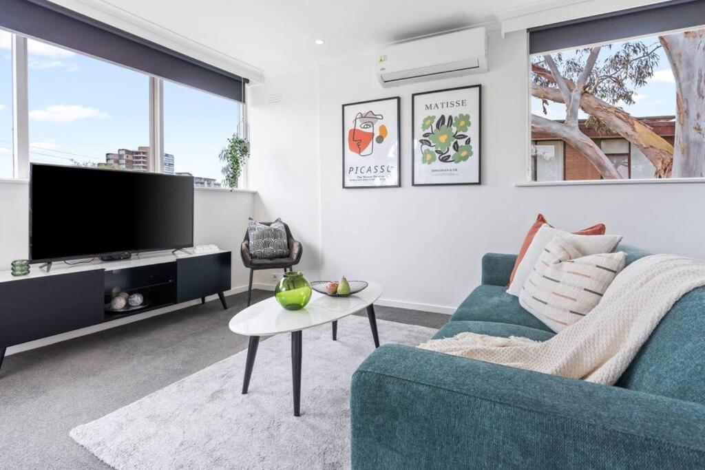 Charnwood 2br: Homely Haven Apartment