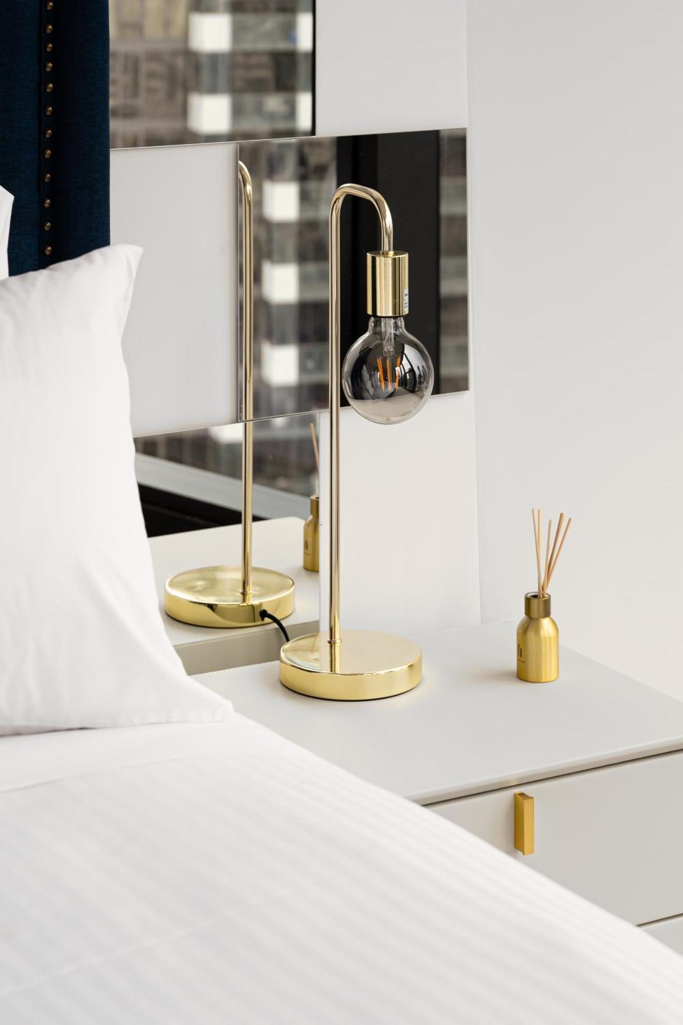 Apartment Essence At Square Melbourne
