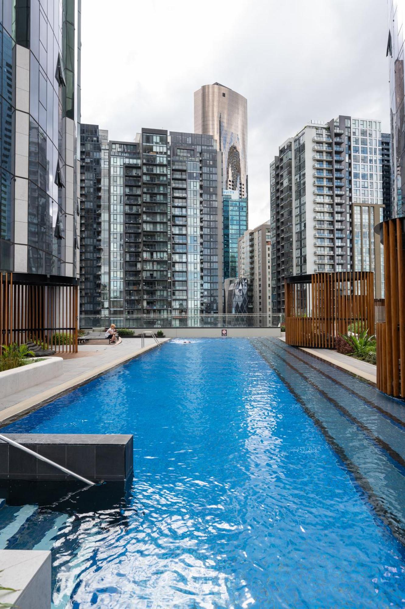 Apartment Essence At Square