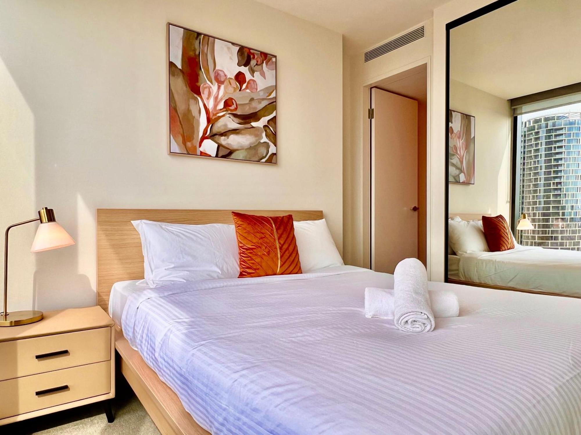 Highrise Location 2 Bedrooms & 2 Bathrooms Apartment