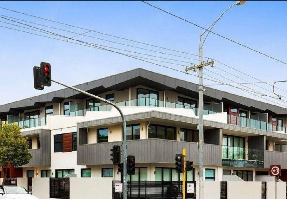 Apartment Caulfield Elegance: Chic Abode