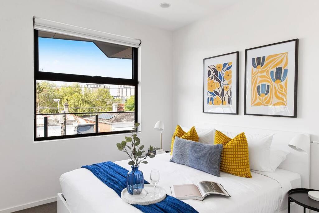 Apartment Caulfield Elegance: Chic Abode Melbourne