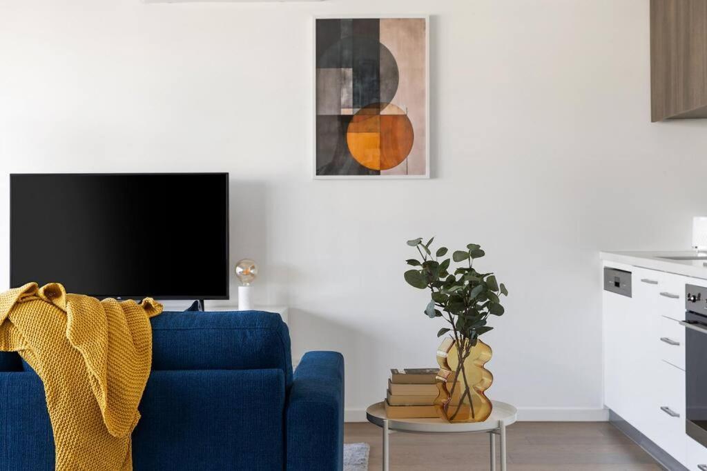 Caulfield Elegance: Chic Abode Apartment *