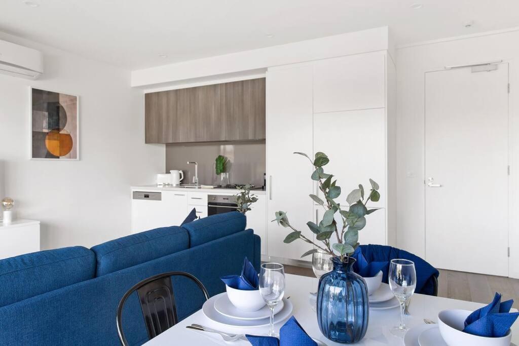 Caulfield Elegance: Chic Abode Apartment *