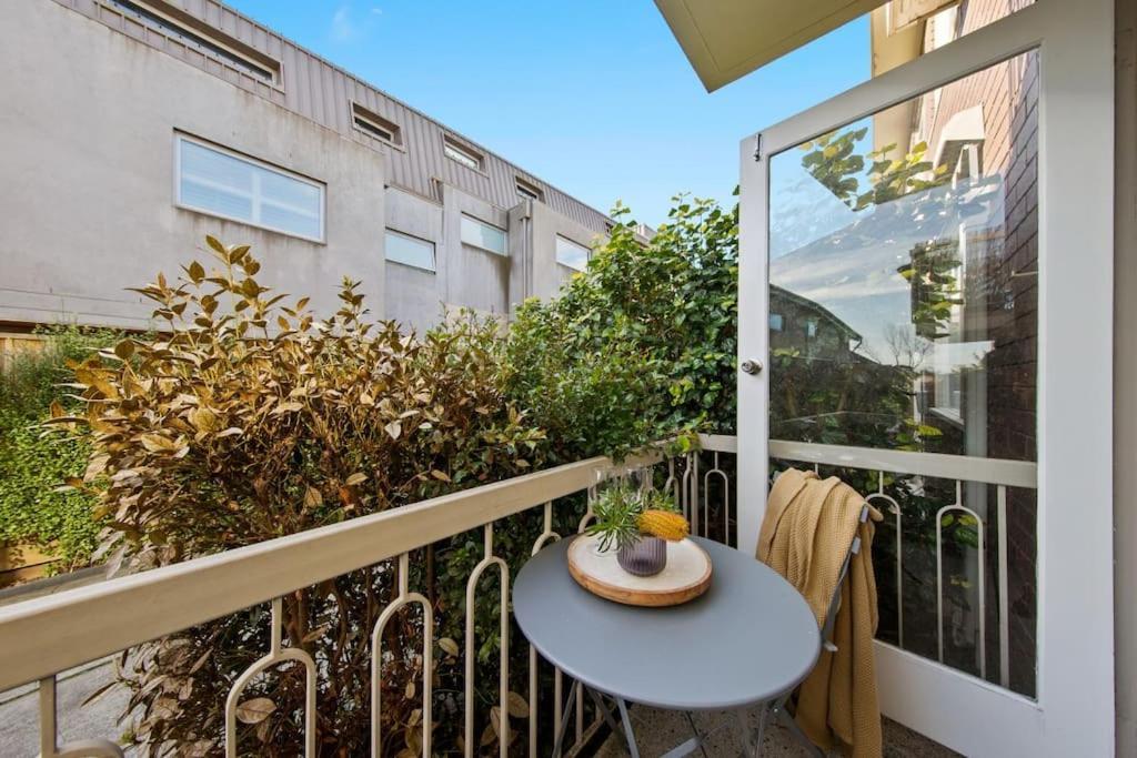 The Elsternwick Abode Apartment