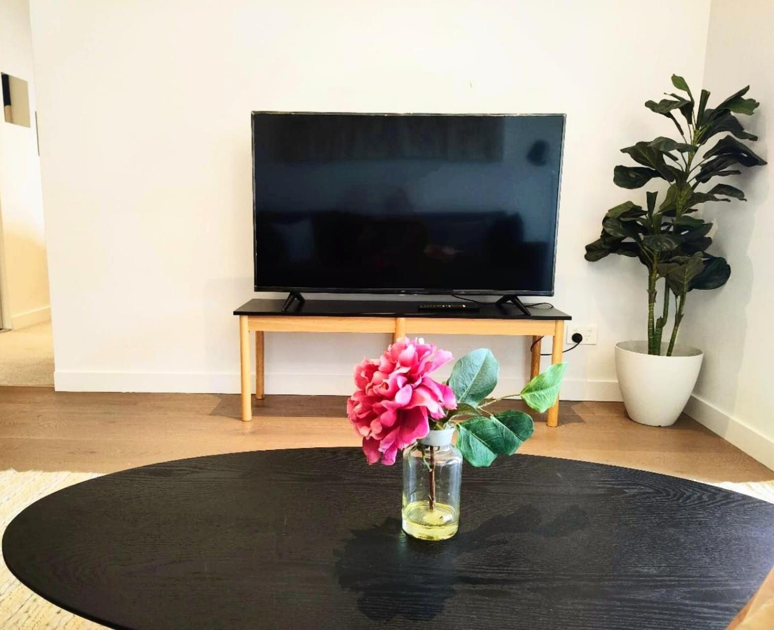 Modern 2bedroom North Melbourne