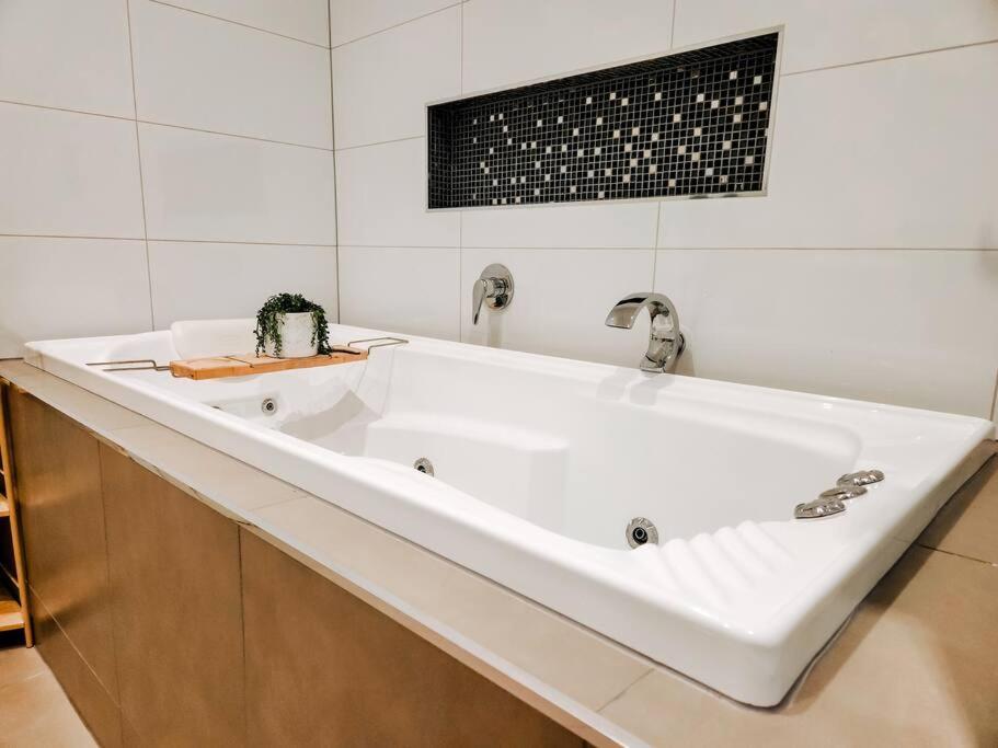 Hillcrest Harmony: Luxury In Westmeadows 20% Off * Melbourne