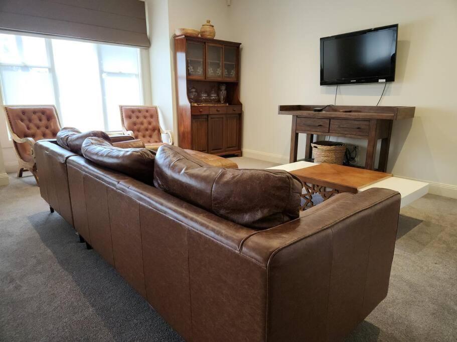 Holiday home Hillcrest Harmony: Luxury In Westmeadows 20% Off