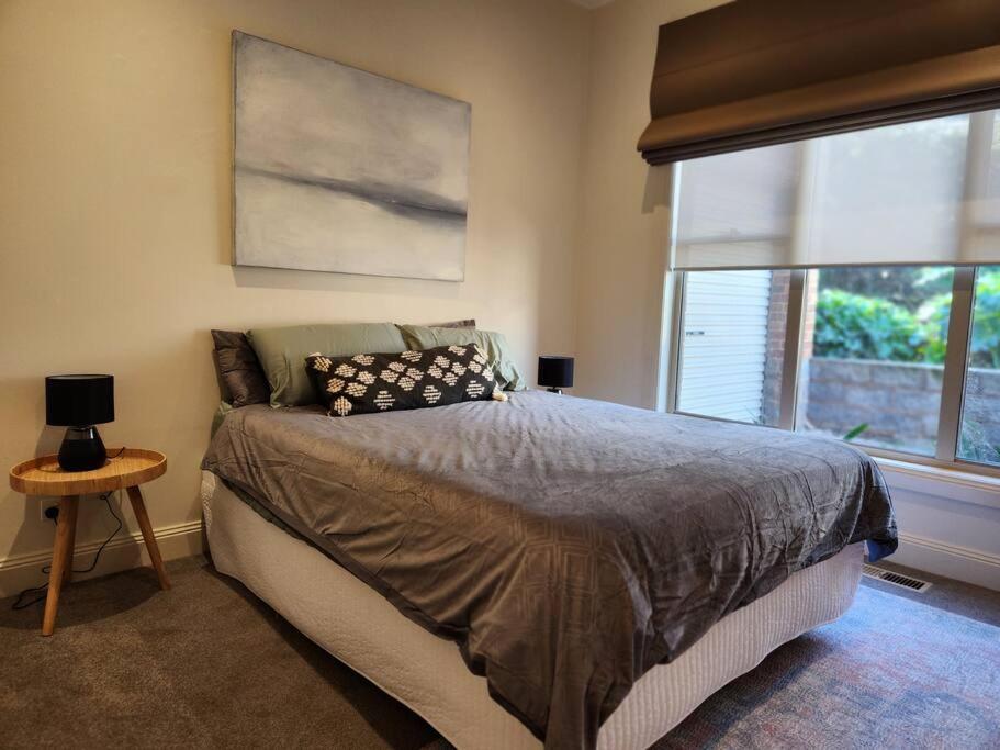 Hillcrest Harmony: Luxury In Westmeadows 20% Off Holiday home