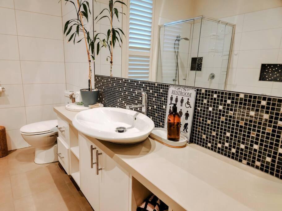 Holiday home Hillcrest Harmony: Luxury In Westmeadows 20% Off *