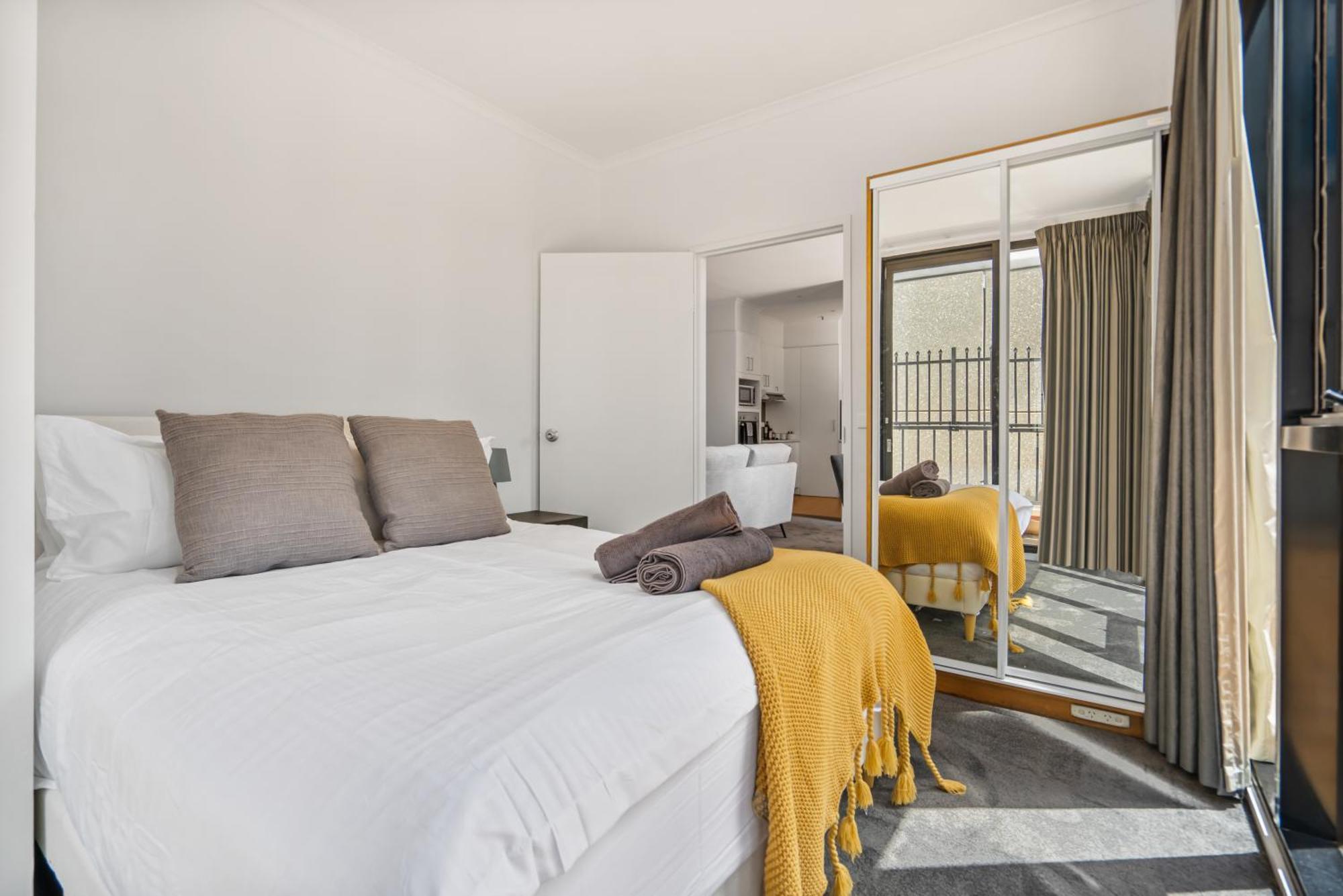 Apartment Family Friendly Getaway On Flinders Street Melbourne