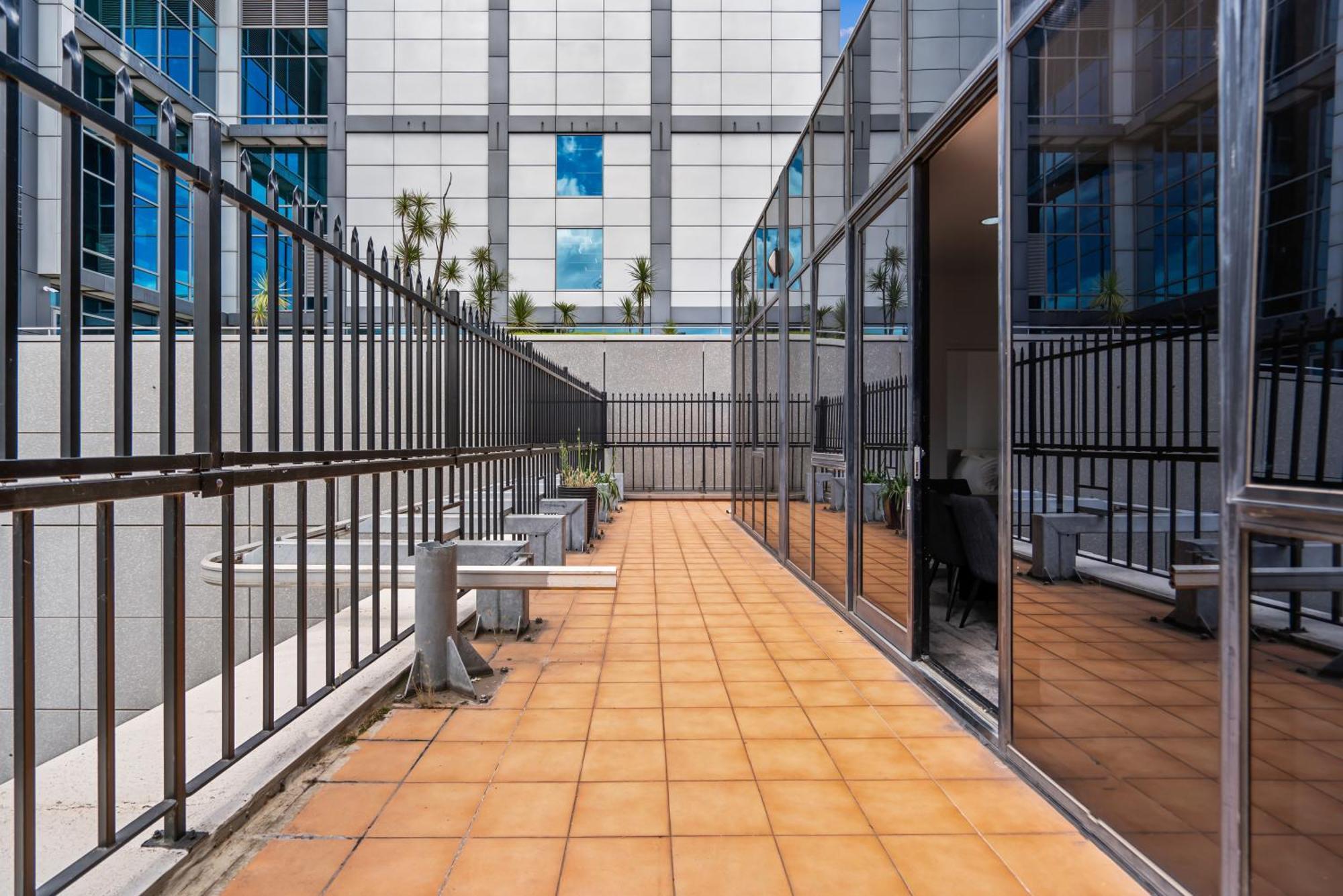 Apartment Family Friendly Getaway On Flinders Street Melbourne