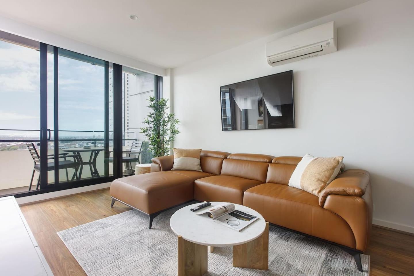 Clarke Contemporary Southbank Skyline Dreams Apartment Melbourne