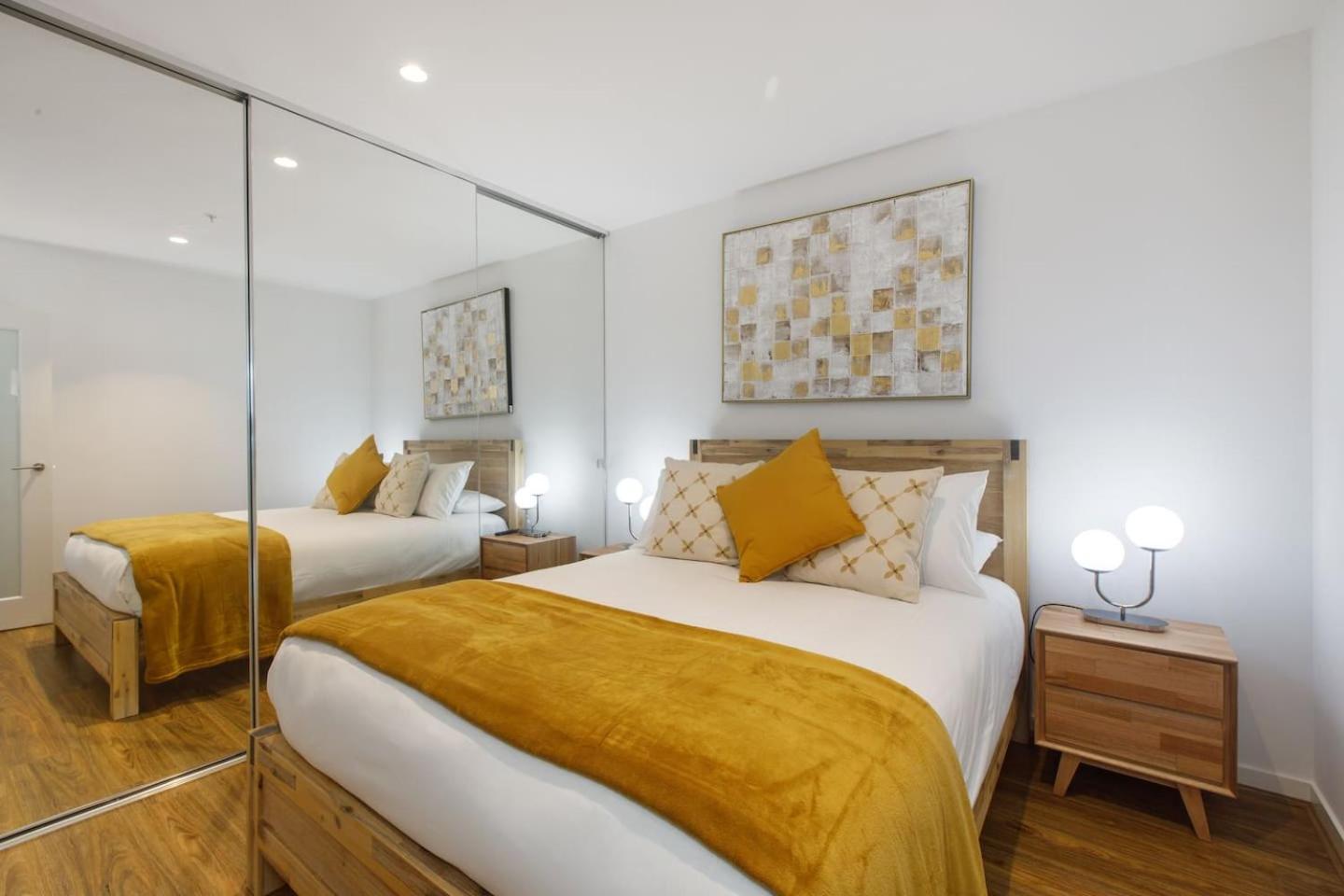 Clarke Contemporary Southbank Skyline Dreams Apartment Melbourne