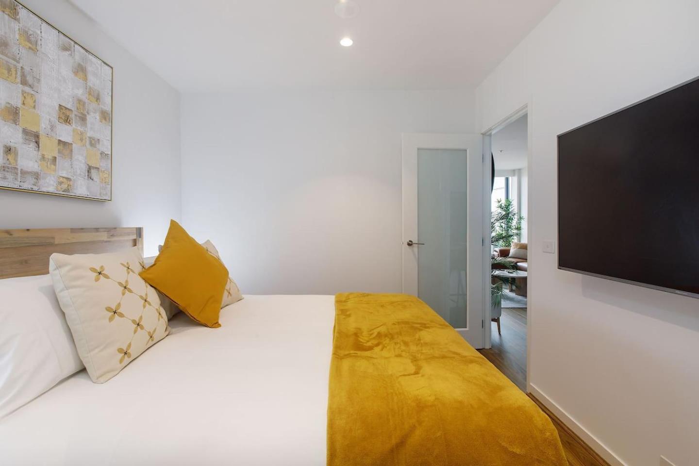 Clarke Contemporary Southbank Skyline Dreams Apartment Melbourne