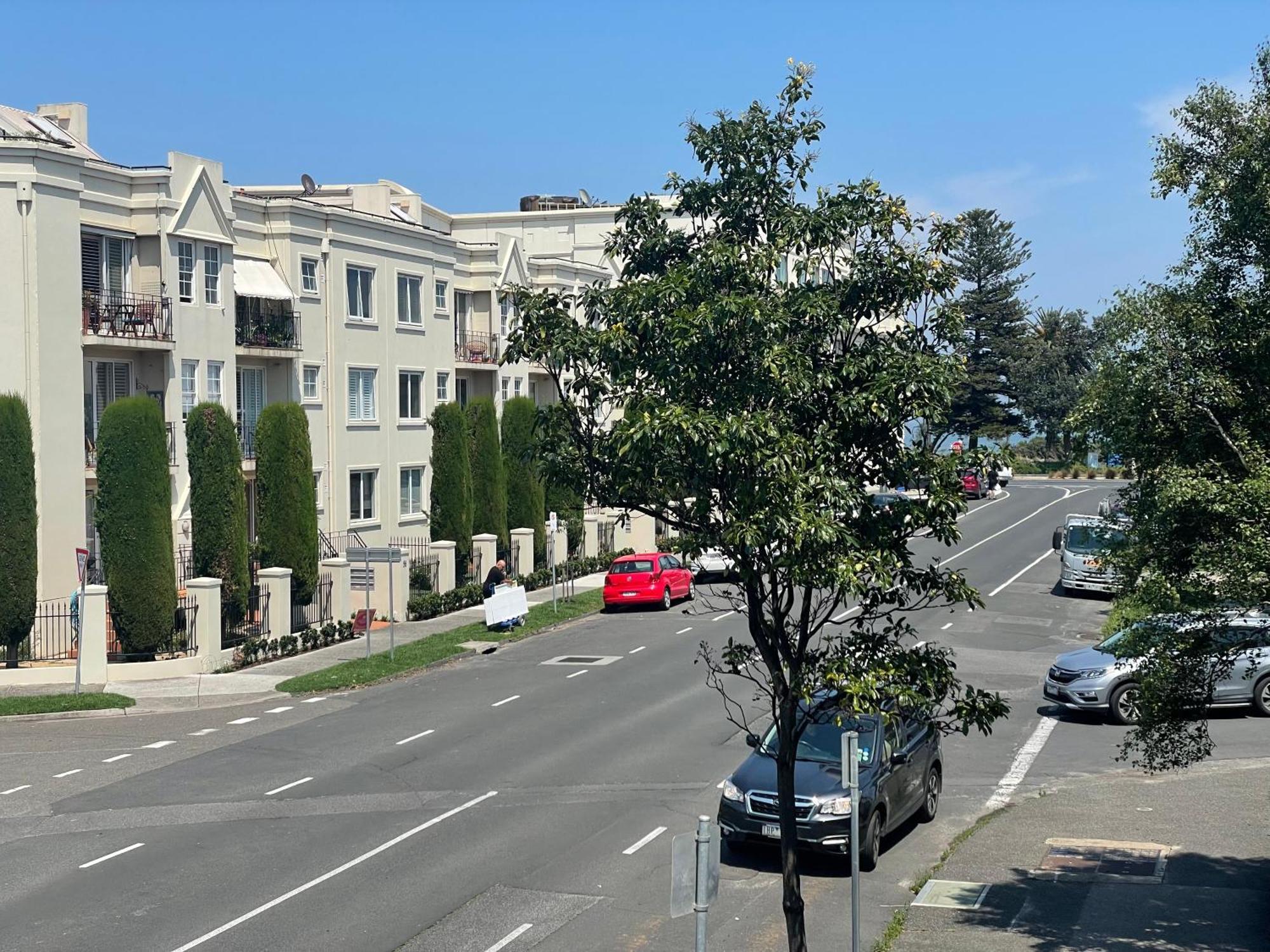 Beachside Flat With Free Parking Apartment