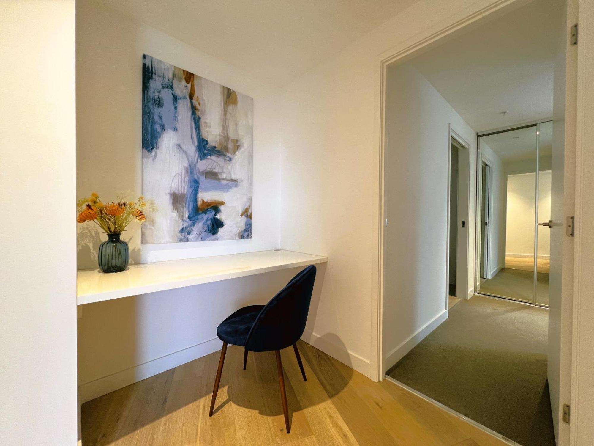2br 2 Bath, Balcony, City View, Southbank Apartment