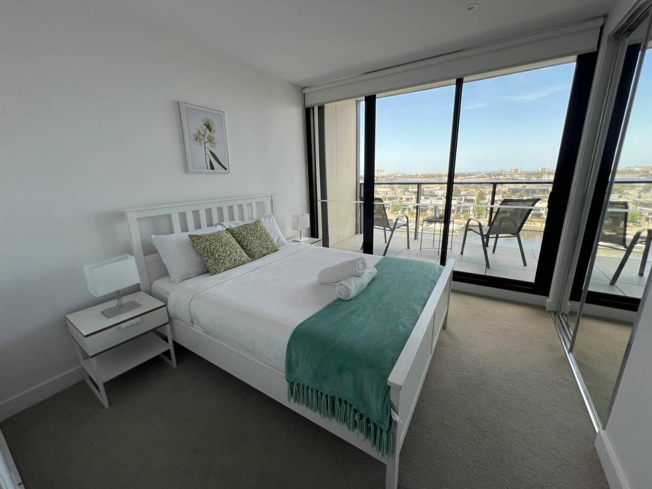 Pars - Collins Wharf Waterfront, Docklands Apartment *